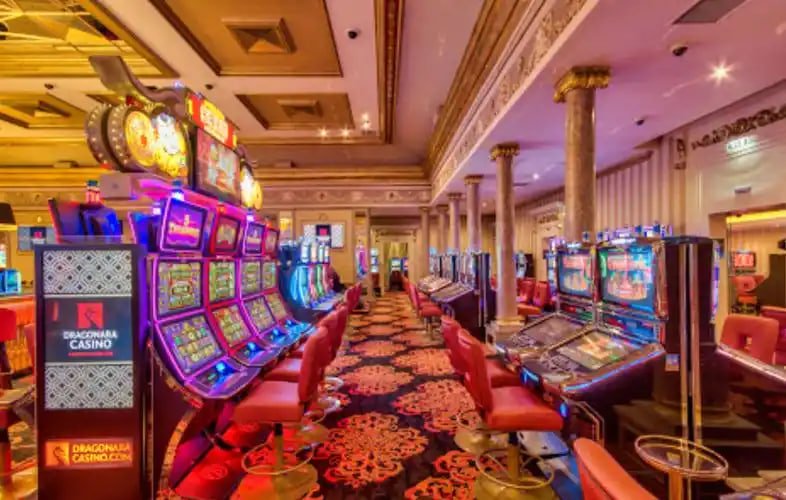 uujili Philippines online gaming platform overview showing live casino and slot sections